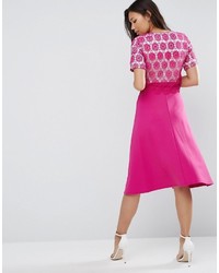 fuchsia Midikleid aus Spitze von Asos