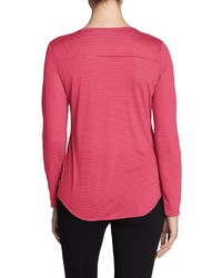 fuchsia T-shirt mit einer Knopfleiste von Eddie Bauer