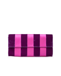 fuchsia vertikal gestreifte Leder Clutch