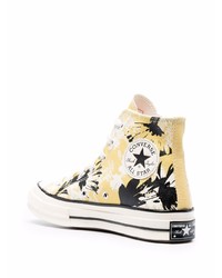 gelbe bedruckte hohe Sneakers von Converse