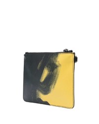 gelbe bedruckte Leder Clutch Handtasche von Moschino