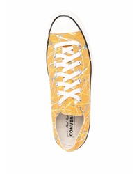 gelbe bedruckte Segeltuch niedrige Sneakers von Converse