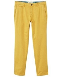 gelbe Chinohose von Mango