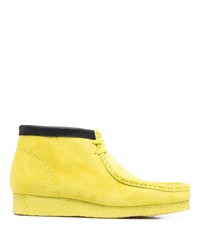 gelbe Chukka-Stiefel aus Wildleder von Clarks