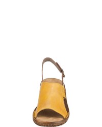 gelbe flache Sandalen aus Leder von Rieker