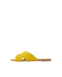 gelbe flache Sandalen aus Wildleder von Pieces