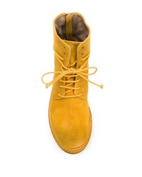 gelbe flache Stiefel mit einer Schnürung aus Wildleder von Marsèll