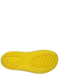 gelbe Gummistiefel von Crocs