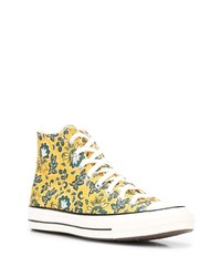 gelbe hohe Sneakers aus Segeltuch mit Blumenmuster von Converse