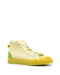 gelbe hohe Sneakers aus Wildleder von adidas