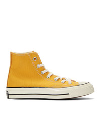 gelbe hohe Sneakers von Converse