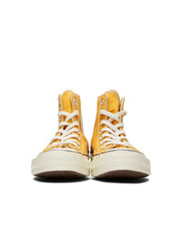 gelbe hohe Sneakers von Converse