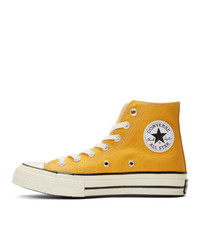 gelbe hohe Sneakers von Converse