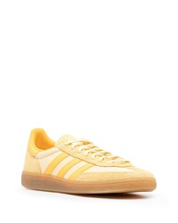 gelbe Leder niedrige Sneakers von adidas