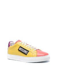 gelbe Leder niedrige Sneakers von Moschino