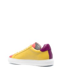 gelbe Leder niedrige Sneakers von Moschino