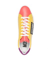 gelbe Leder niedrige Sneakers von Moschino