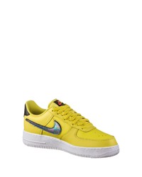 gelbe Leder niedrige Sneakers von Nike Sportswear