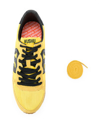 gelbe Leder niedrige Sneakers von Wushu