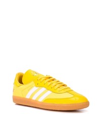 gelbe Leder niedrige Sneakers von adidas