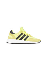 gelbe niedrige Sneakers von adidas