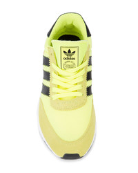 gelbe niedrige Sneakers von adidas