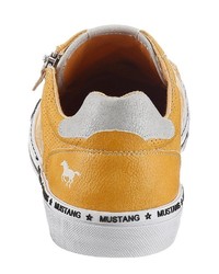 gelbe niedrige Sneakers von Mustang Shoes