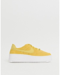 gelbe niedrige Sneakers von Nike
