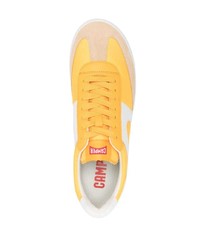gelbe niedrige Sneakers von Camper