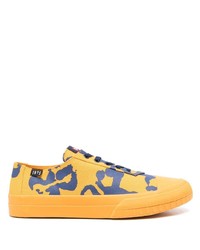 gelbe Segeltuch niedrige Sneakers von Camper
