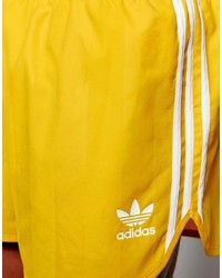 gelbe Shorts von adidas