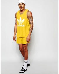 gelbe Shorts von adidas