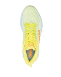 gelbe Sportschuhe von Hoka One One