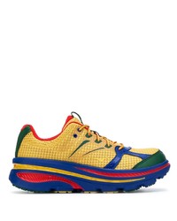 gelbe Sportschuhe von Hoka One One