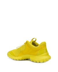 gelbe Sportschuhe von Camper