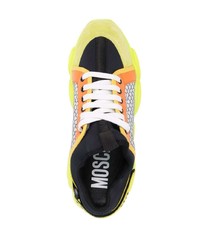 gelbe Sportschuhe von Moschino