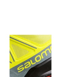 gelbe Sportschuhe von Salomon