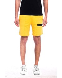 gelbe Sportshorts von Tom Barron