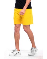 gelbe Sportshorts von Tom Barron