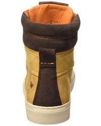 gelbe Stiefel von Bata