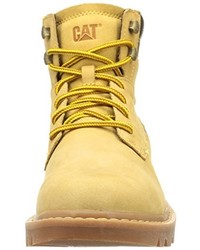 gelbe Stiefel von Caterpillar