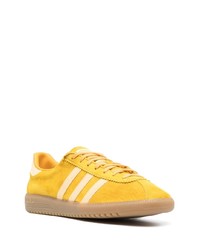 gelbe Wildleder niedrige Sneakers von adidas