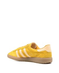 gelbe Wildleder niedrige Sneakers von adidas