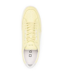 gelbe Wildleder niedrige Sneakers von D.A.T.E