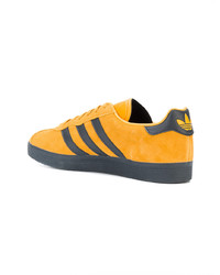 gelbe Wildleder niedrige Sneakers von adidas