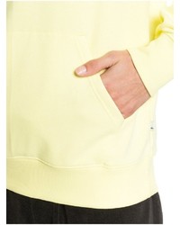 gelber bedruckter Pullover mit einem Kapuze von Quiksilver