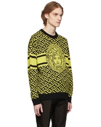 gelber bedruckter Pullover mit einem Rundhalsausschnitt von Versace