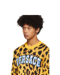 gelber bedruckter Pullover mit einem Rundhalsausschnitt von Versace