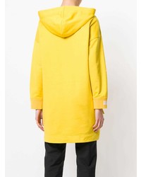 gelber bedruckter Pullover mit einer Kapuze von Fendi