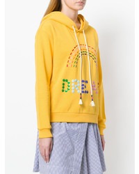 gelber bestickter Pullover mit einer Kapuze von Mira Mikati